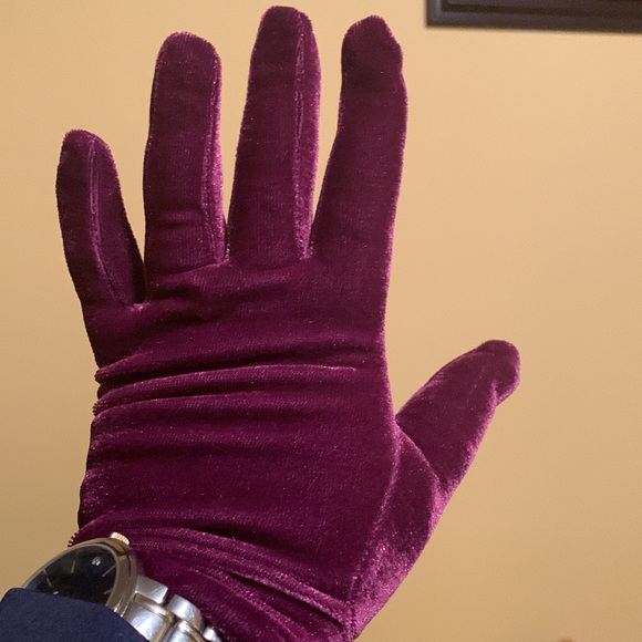 Ladies Purple Velvet Gloves - Picture 3 of 5